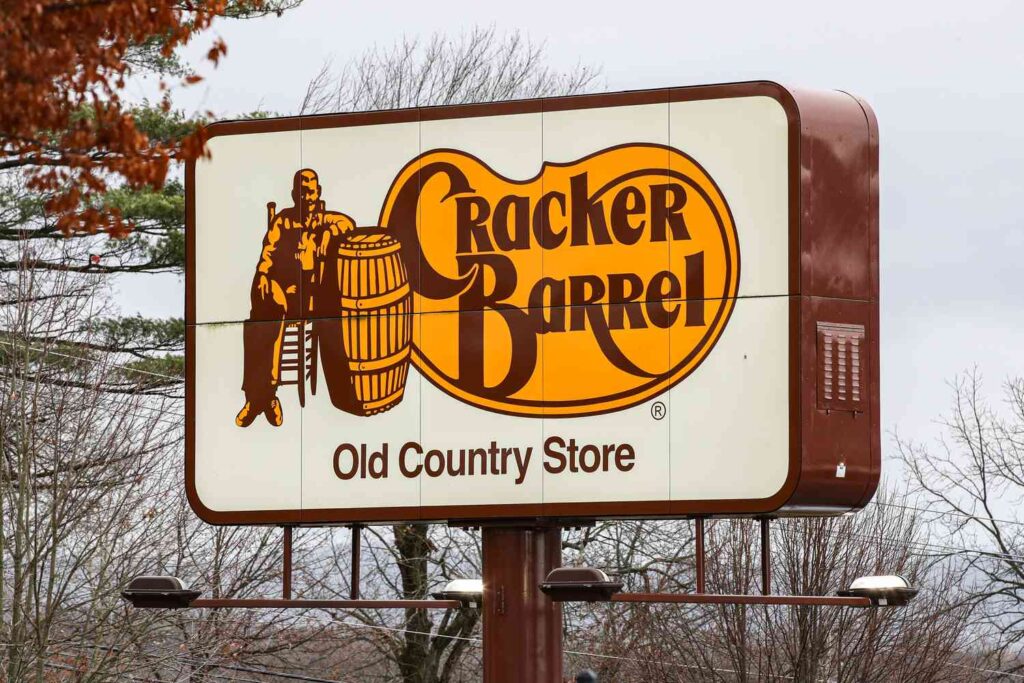 Cracker Barrel ressent toujours les effets de son échec de changement de marque. Les actions ont atteint leur plus bas niveau depuis 2009.