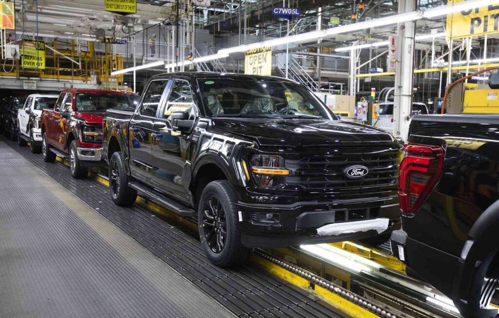 Les actions Ford chutent alors que les constructeurs automobiles prévoient une baisse des bénéfices, compensant les bons résultats du quatrième trimestre GettyImages 2147728072 9f93039eb2414e02accaef4dc2ddb445