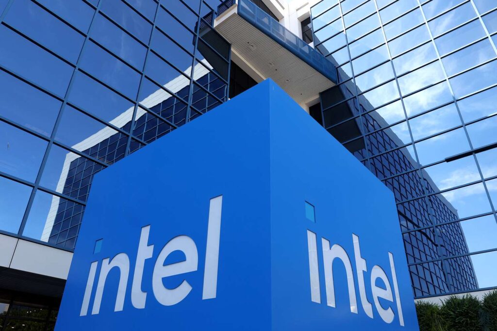 Bénéfices et pertes du S&P 500 d’aujourd’hui : les actions d’Intel s’envolent alors que les spéculations sur les rachats se propagent GettyImages 2164837685 2cf129b9dc96463db2dba7c15b9f31a4