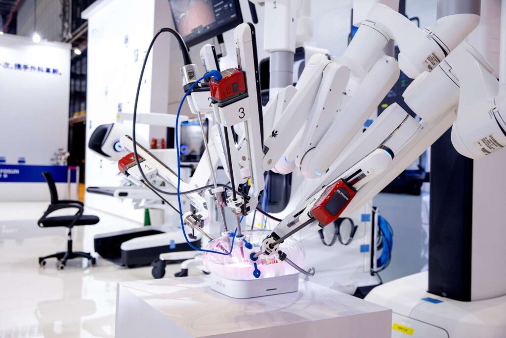Les bénéfices d’Intuitive Surgical dépassent les estimations car il stimule les ventes de robots chirurgicaux GettyImages 2183201127 2e1e00717fbb4dae99df5096f52df7bb