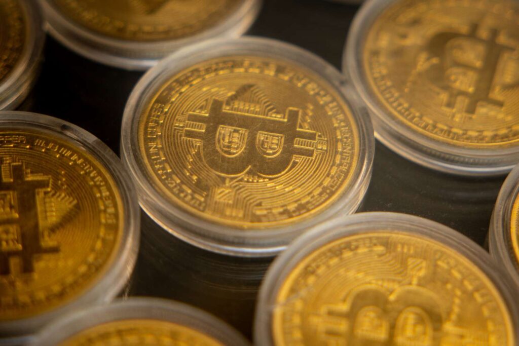 Les actions Bitcoin montent en flèche alors que la crypto-monnaie gagne avant l’investiture de Trump GettyImages 2183657650 ed68ca2dd29c4480a1a1eb92f847b499