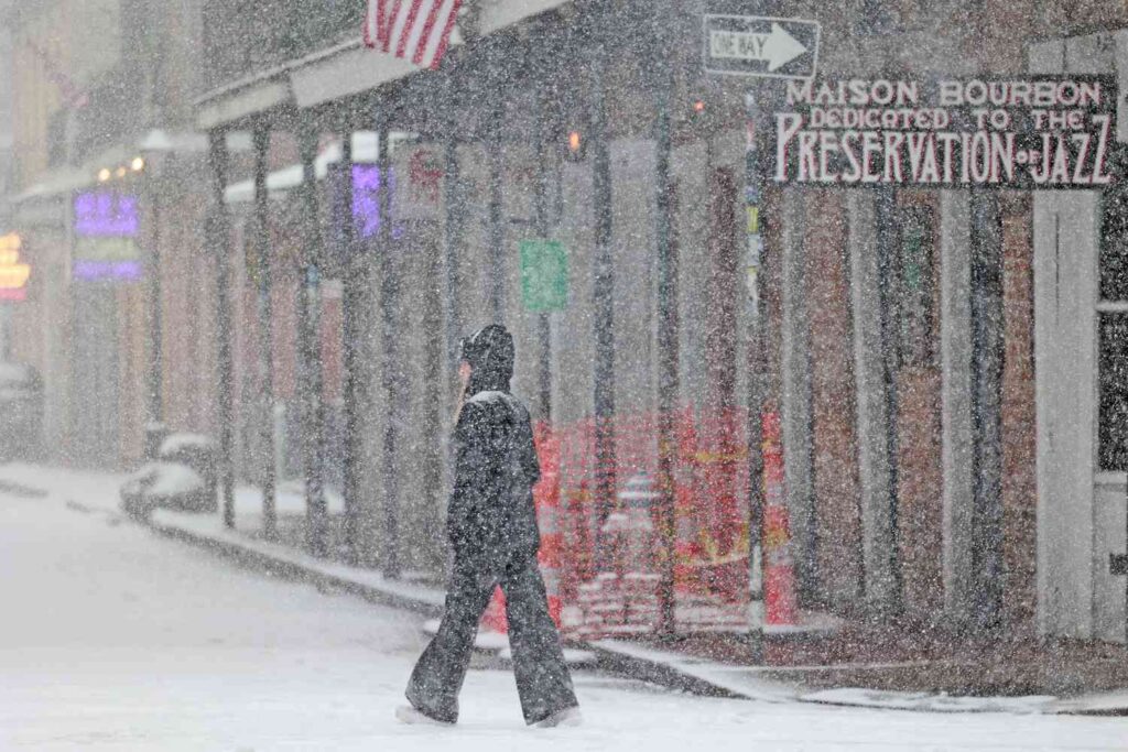 Plus d’un millier de vols aux États-Unis ont été annulés en raison de la tempête hivernale historique généralisée. GettyImages 2194545244 f5e4e129428e4b9181567b1c007c5e0c