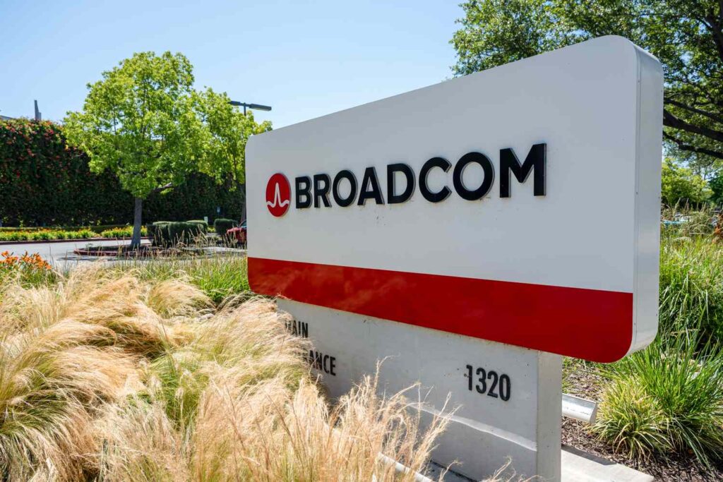 L’activité IA de Broadcom connaît une croissance rapide. Voici pourquoi le titre continue d’augmenter