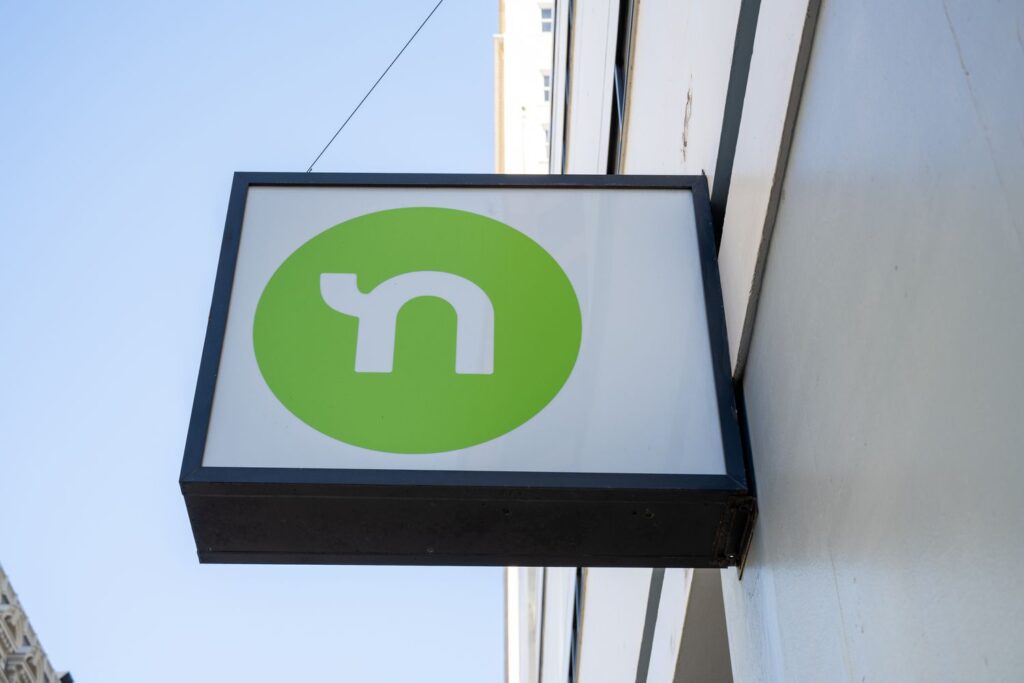 Ce fondateur de hedge funds a contribué à alimenter le Meme Rally d’Opendoor. Sa prochaine cible est Nextdoor