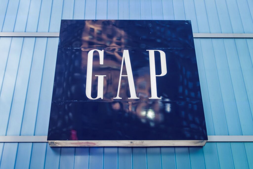 Cette chaîne de vêtements se sent bien pendant la période des fêtes. Ses actions sont en hausse. GettyImages 2233928832 b6903dcca2a949839e9ea30e494e94c3