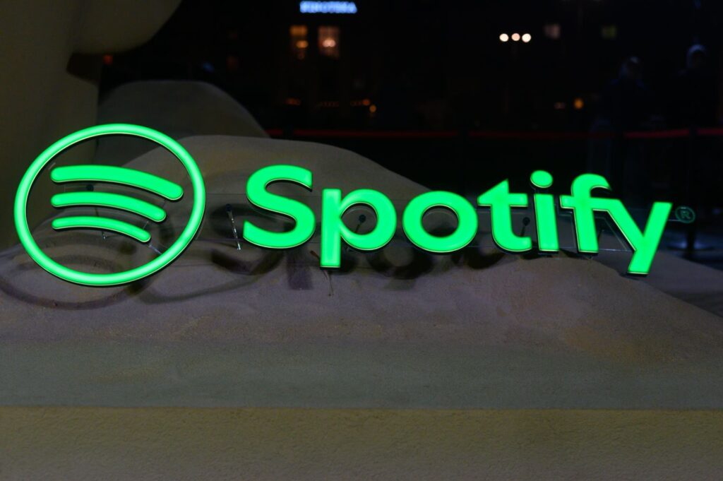 Spotify est le dernier service de streaming à augmenter ses prix. Pourquoi devriez-vous faire attention à « l’escalade des inscriptions » GettyImages 2249526946 a7cd0713784d4a36b4c41744a7a35265