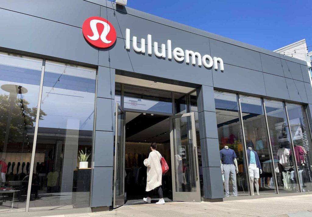 INV LululemonStore GettyImages 1495444866 7c44084038eb449790cc7f95002711de