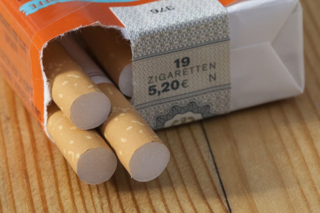 Packetofcigarettes b3e4a10047504d108d4a55a68aadac17