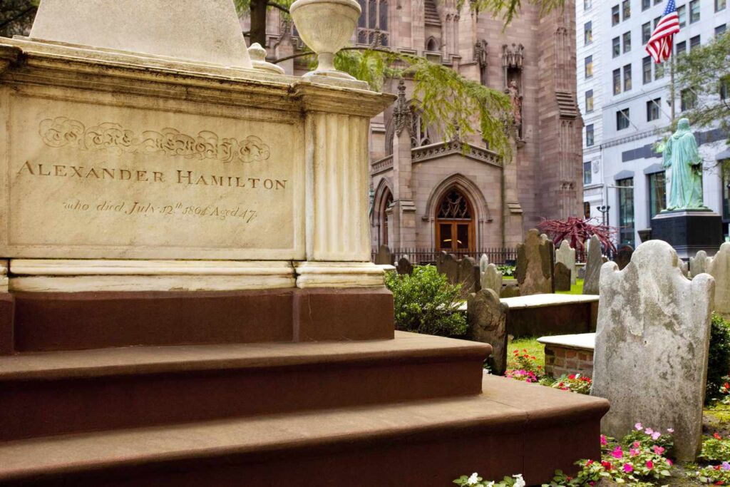 alexander hamilton s grave site at trinity church near ground zero manhattan new york city new yo