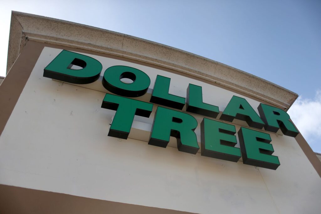 dollar tree to acquire family dollar stores for 8 5 billion 452848422 5990b4f36f53ba00105b3e89