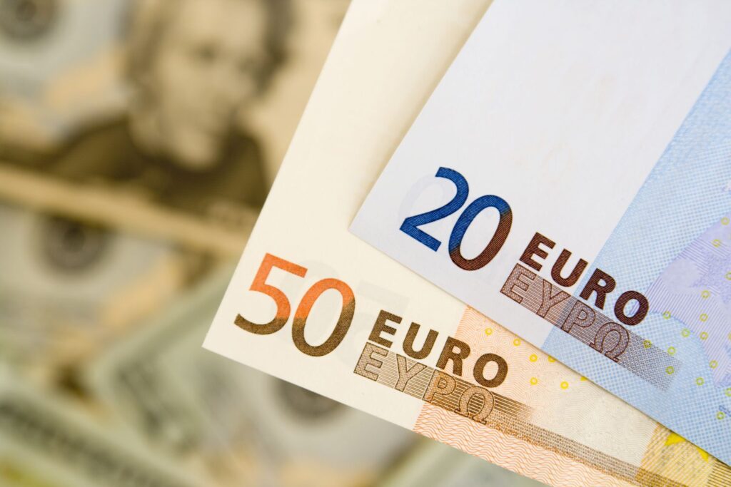 euro to dollar 56a9a6995f9b58b7d0fdae20