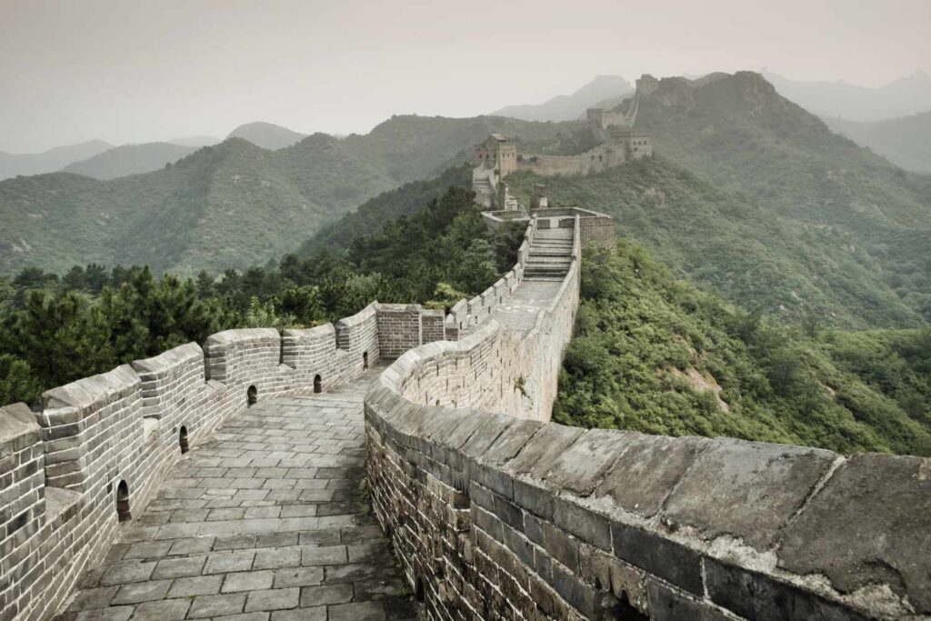 La crise boursière chinoise de 2015 : causes et impact mondial great wall of china china 535657741 59a47940d088c000113b3d79