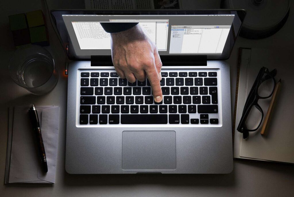 hacker 58bac68e5f9b58af5cb50fe7