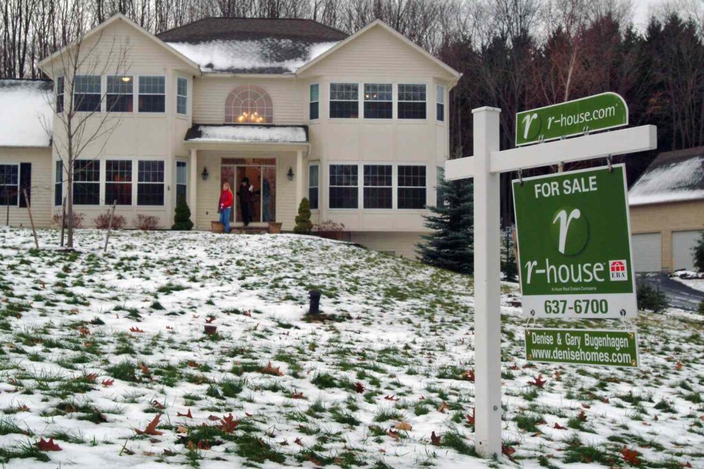 homeforsaleholidays d68468b697d943ad8bf8b0daf597fc37